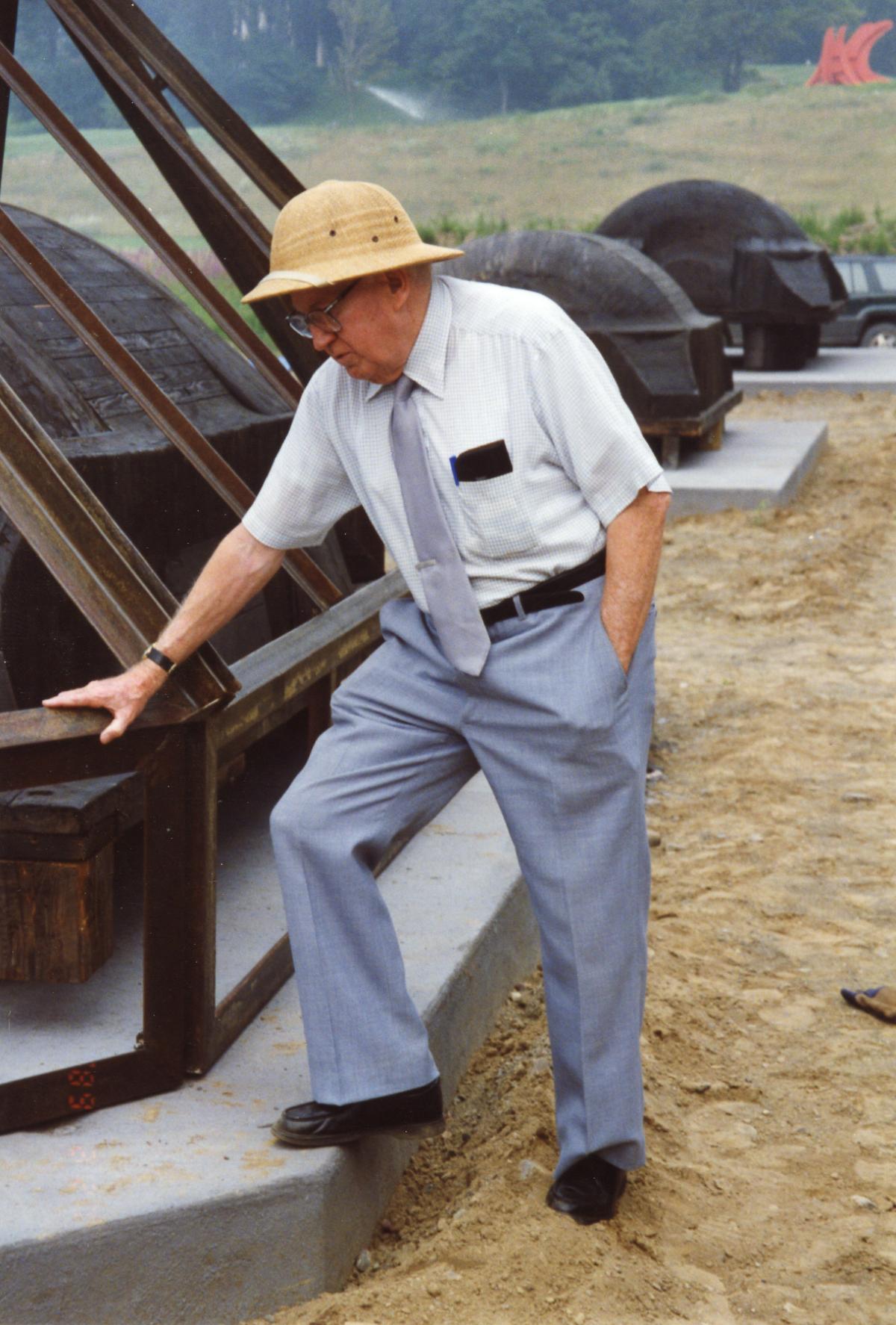 Magdalena Abakanowicz, <em>Sarcophagi in Glass Houses</em>, 1989 (installation view with Bill Rutherford, 1994)