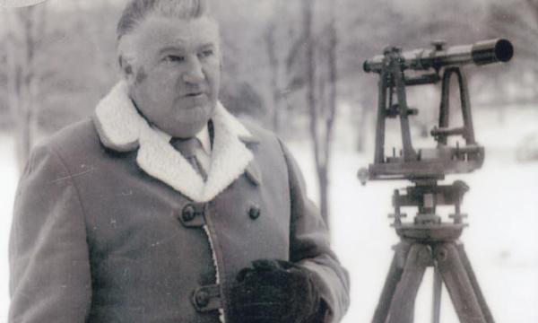 William A. Rutherford, Sr., installation of Alexander Liberman's <em>Adonai</em>, 1972