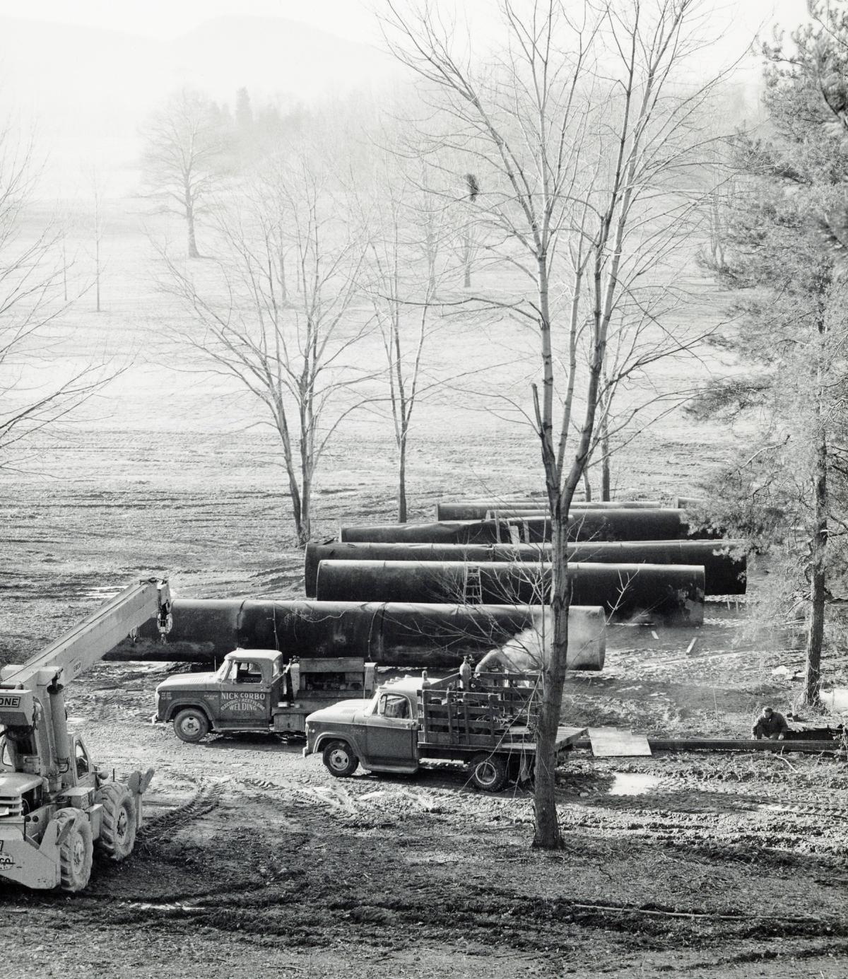 Alexander Liberman, <i>Adonai</i>, 1970-71 (refabricated 2000), (installation view, 1972)