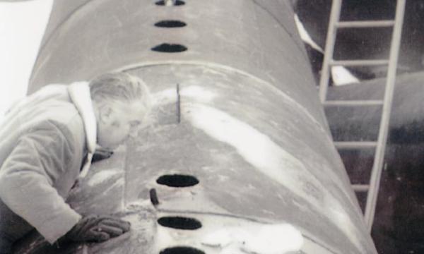 Alexander Liberman, <em>Adonai</em>, 1970-71 (refabricated 2000), (installation view with William Rutherford, 1972)