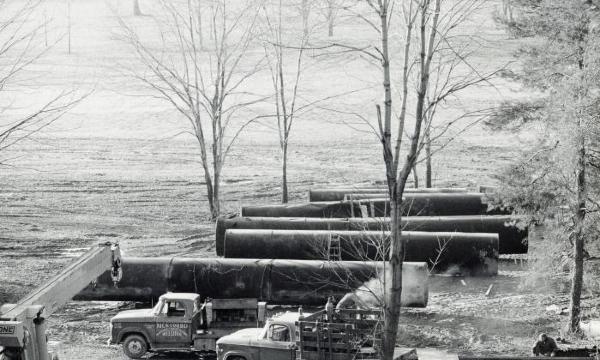Alexander Liberman, <i>Adonai</i>, 1970-71 (refabricated 2000), (installation view, 1972)