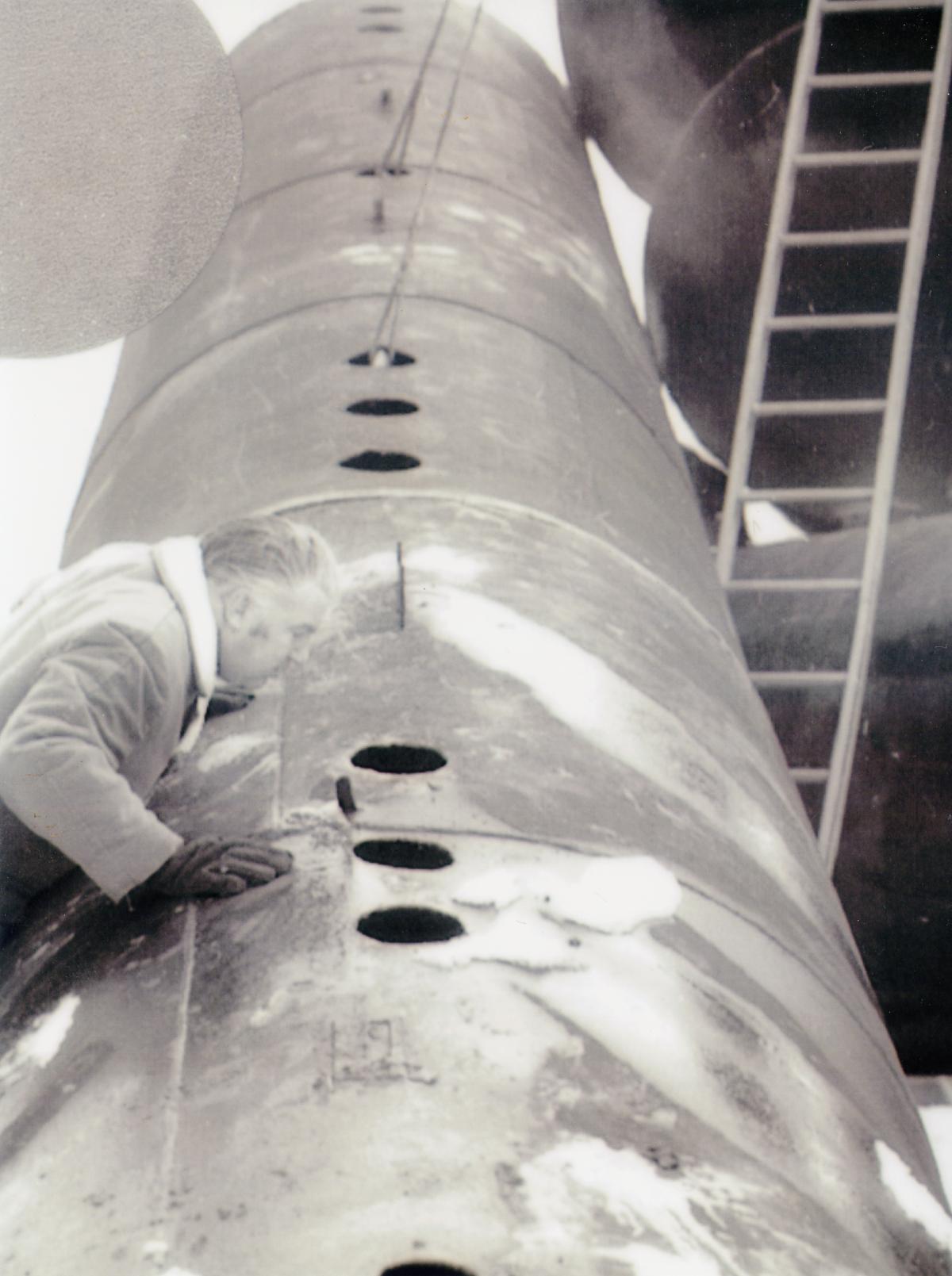 Alexander Liberman, <em>Adonai</em>, 1970-71 (refabricated 2000), (installation view with William Rutherford, 1972)