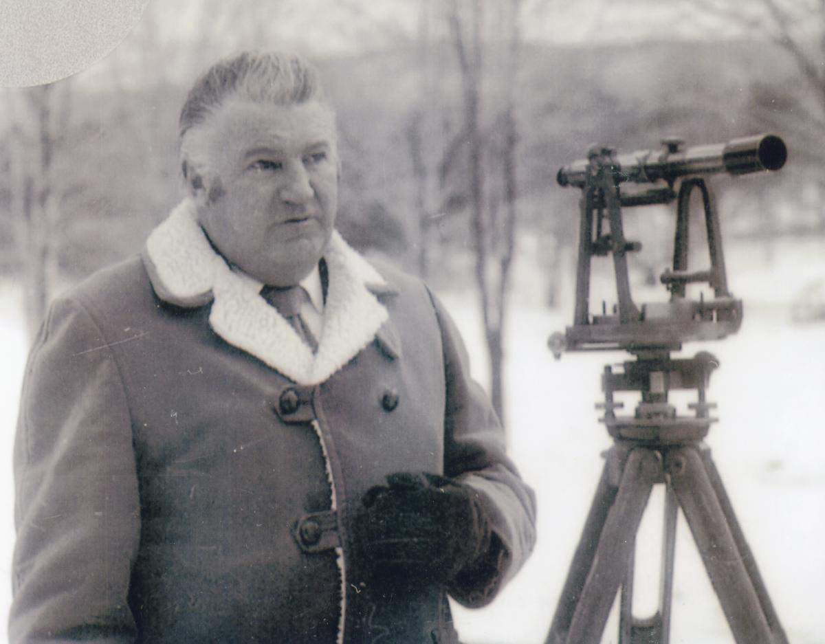 William A. Rutherford, Sr., installation of Alexander Liberman's <em>Adonai</em>, 1972