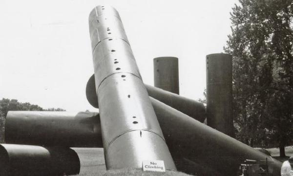 Alexander Liberman, <em>Adonai</em>, 1970–71 (refabricated 2000), (installation view, 1997)