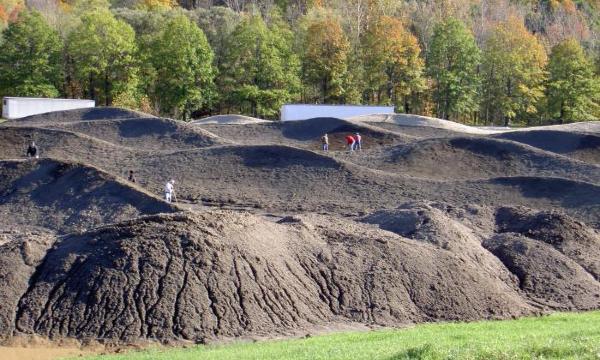 Maya Lin, <em>Storm King Wavefield</em>, 2007–08 (construction view VIII, 2007)