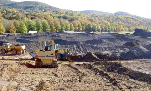 Maya Lin, <em>Storm King Wavefield</em>, 2007–08 (construction view IX, 2007)