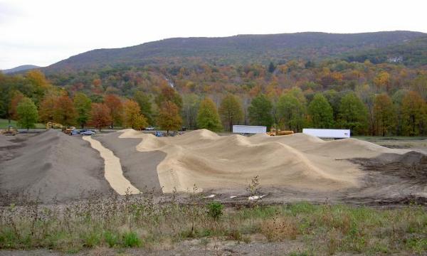 Maya Lin,&nbsp;<em>Storm King Wavefield</em>,&nbsp;2007&ndash;08 (construction view XI, 2007)