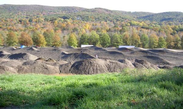 Maya Lin, <em>Storm King Wavefield</em>, 2007–08 (construction view VII, 2007)