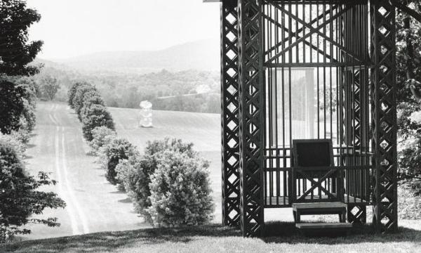 Siah Armajani, <em>Gazebo for One Anarchist: Emma Goldman</em>, 1991 (installation view, 1991)