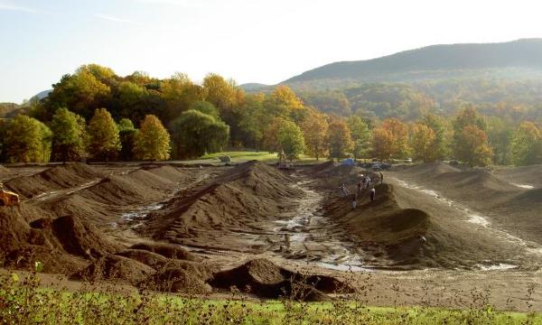 Maya Lin, <em>Storm King Wavefield</em>, 2007–08 (construction view I, 2007)