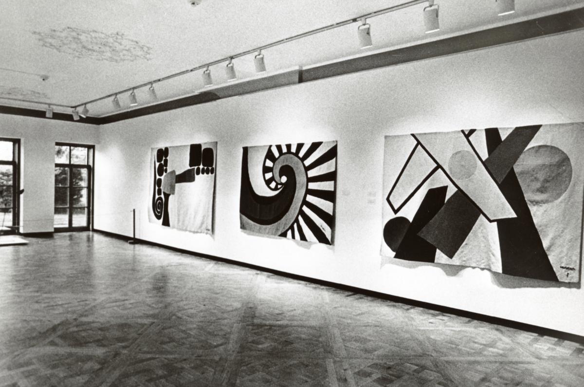 Installation view, 1979) © 2020 Calder Foundation, New York / Artists Rights Society (ARS), New York