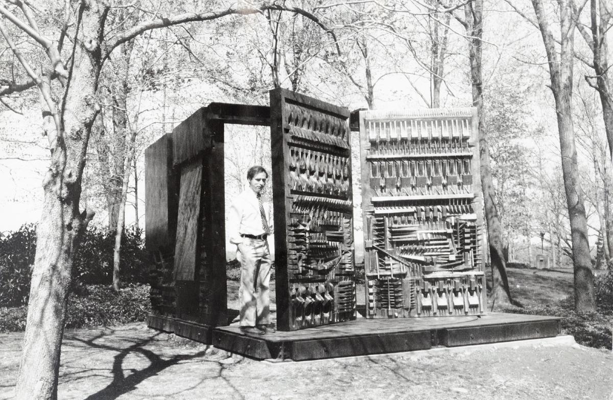 Arnaldo Pomodoro, <em>The Pietrarubbia Group: il fondamento, l’uso, il rapporto</em>, 1975–76 (installation view with David Collens, 1977)