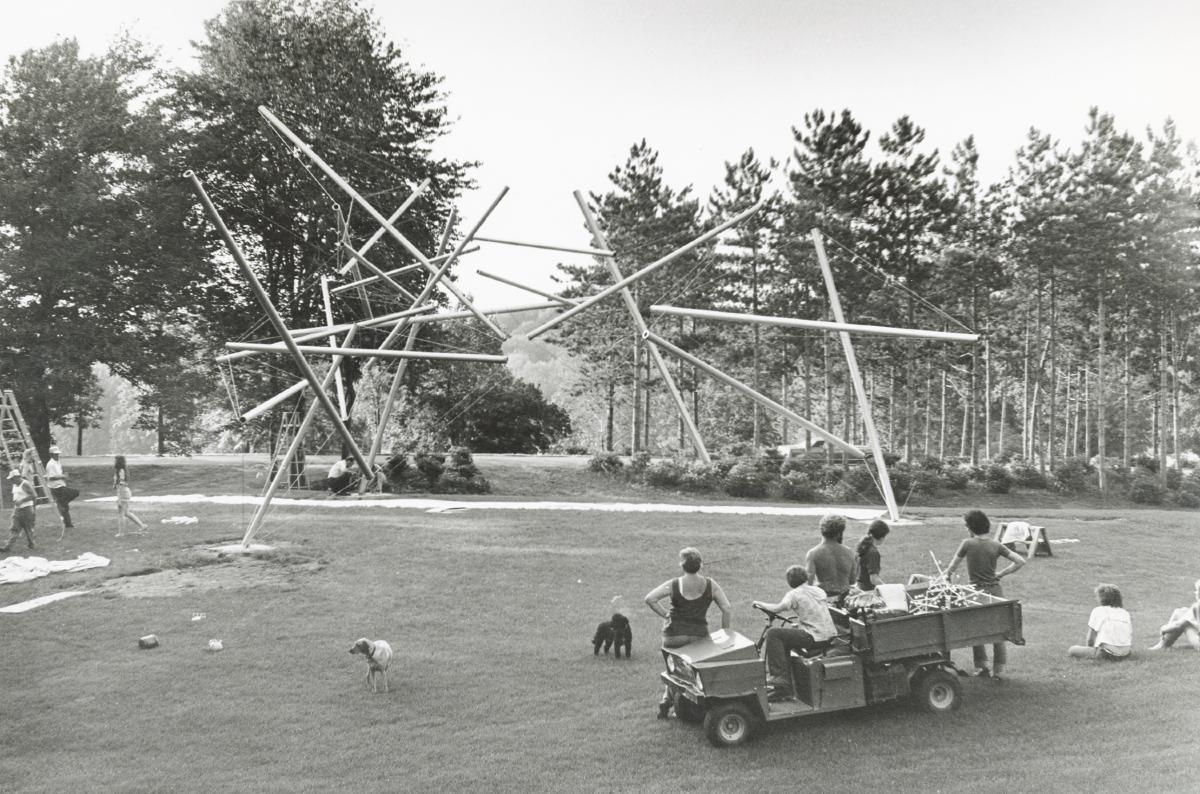 Kenneth Snelson, <em>Free Ride Home</em>, 1974 (installation view, 1975)