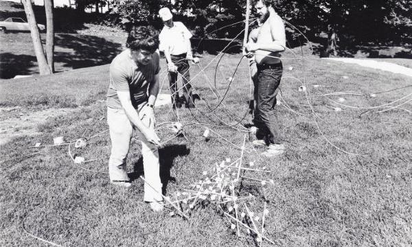 Kenneth Snelson, <em>Free Ride Home</em>, 1974 (installation view, 1975)