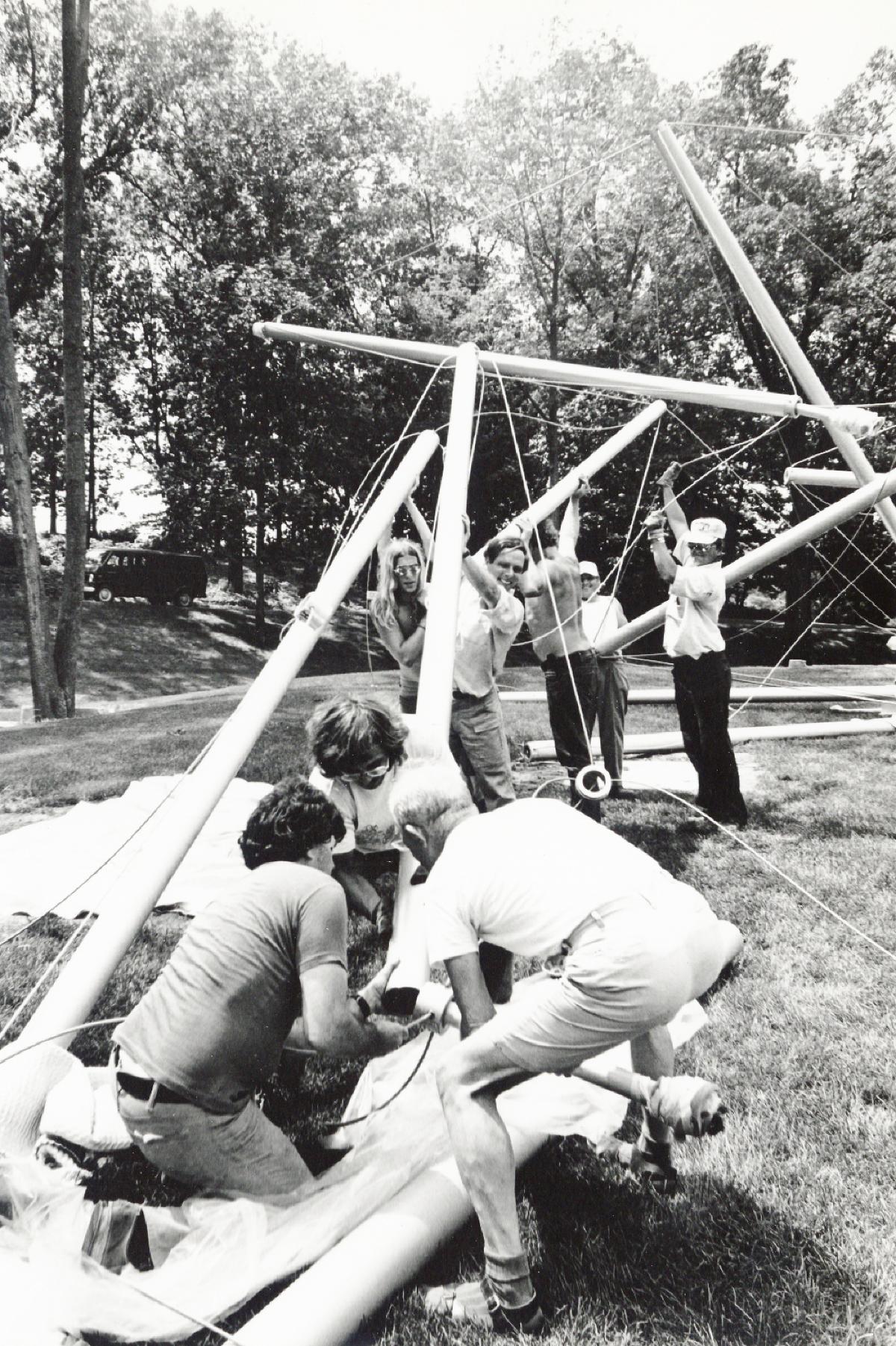 Kenneth Snelson, <em>Free Ride Home</em>, 1974 (installation view, 1975)