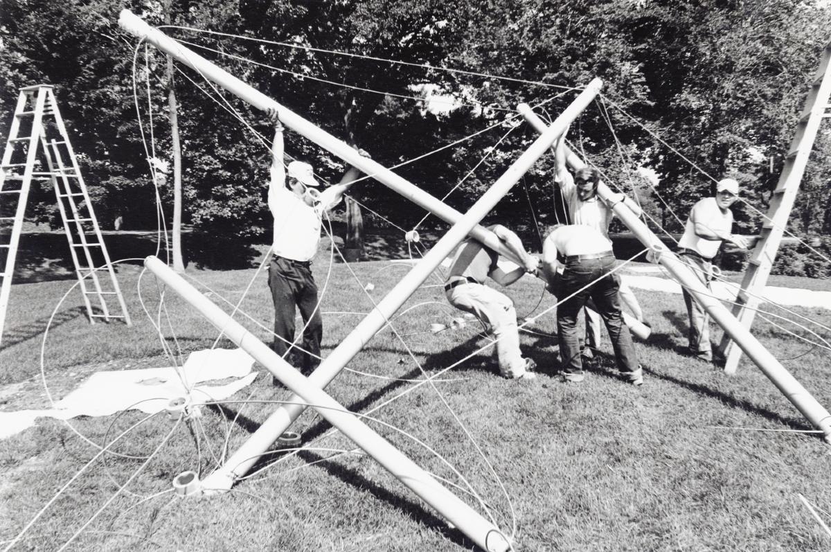 Kenneth Snelson, <em>Free Ride Home</em>, 1974 (installation view, 1975)