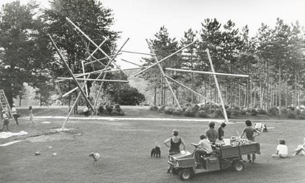 Kenneth Snelson, <em>Free Ride Home</em>, 1974 (installation view, 1975)
