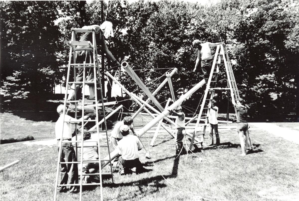 Kenneth Snelson, <em>Free Ride Home</em>, 1974 (installation view, 1975)