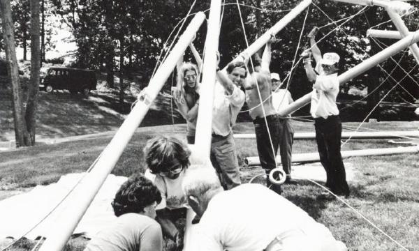 Kenneth Snelson, <em>Free Ride Home</em>, 1974 (installation view, 1975)