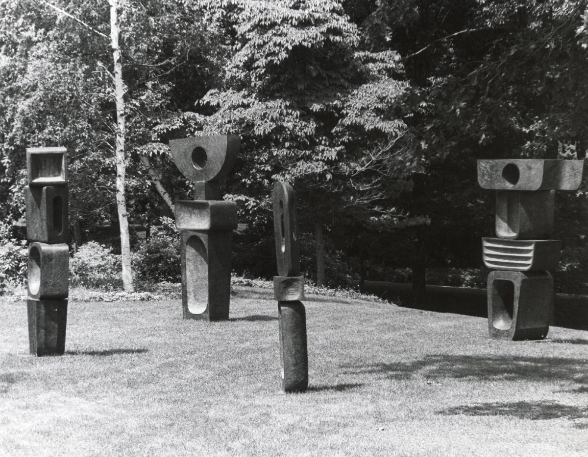 Barbara Hepworth, <em>Barbara Hepworth </em>(installation view, 1982)