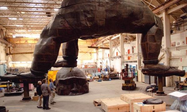  Zhang Huan, <em>Three Legged Buddha</em>, 2007 (view at the Polich Tallix foundry, circa 2010)