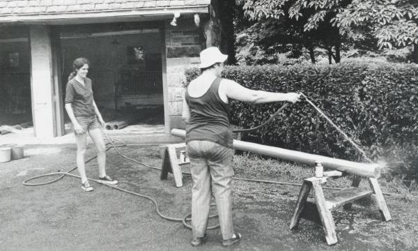 Kenneth Snelson, <em>Free Ride Home</em>, 1974 (installation view with Dorothy Mayhall, 1975)