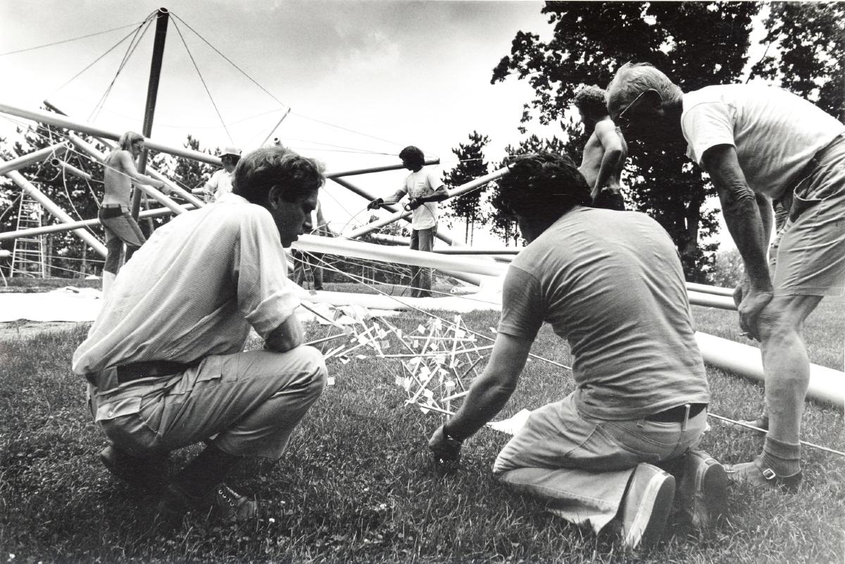 Kenneth Snelson, <em>Free Ride Home</em>, 1974 (installation view, 1975)