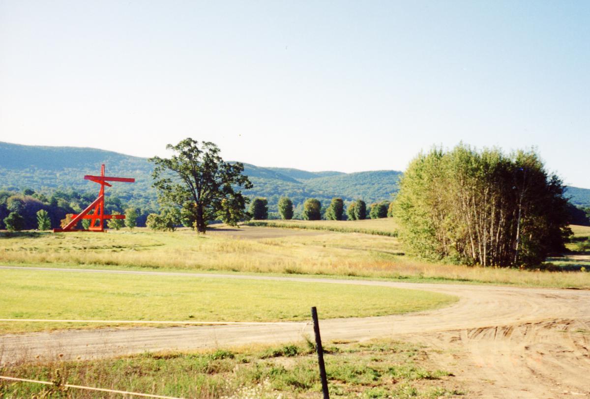Mark di Suvero, <em>Mother Peace</em>, 1969–70 (cornfield in the present location of the di Suvero fields, early 1990s)