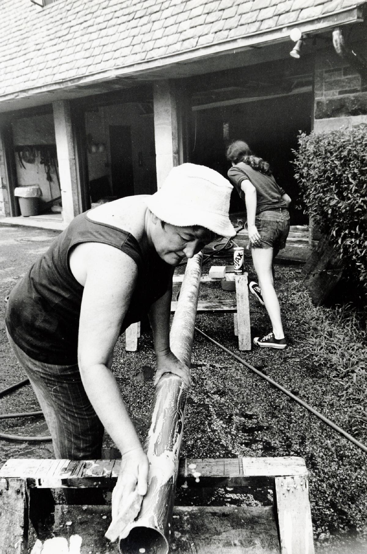 Kenneth Snelson, <em>Free Ride Home</em>, 1974 (installation view with Dorothy Mayhall, 1975)