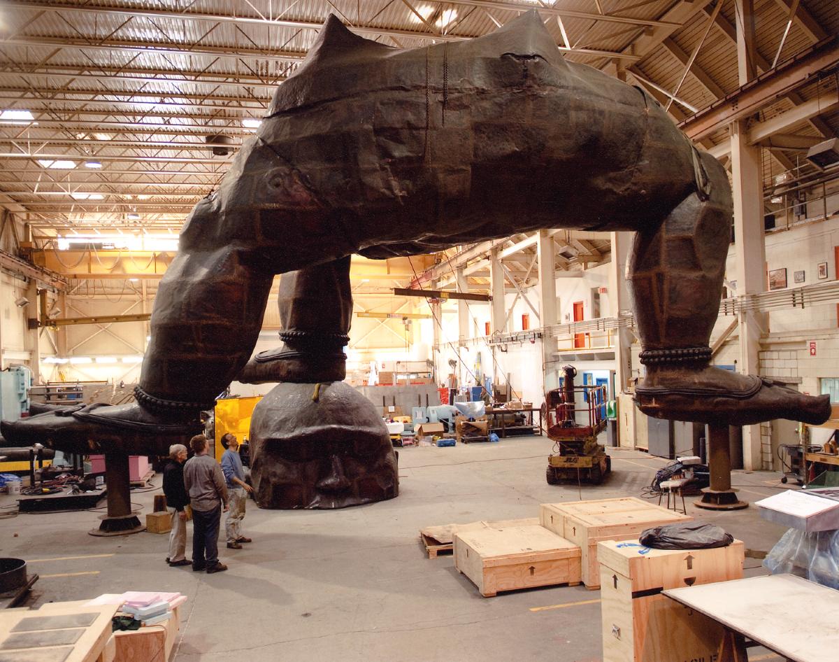  Zhang Huan, <em>Three Legged Buddha</em>, 2007 (view at the Polich Tallix foundry, circa 2010)