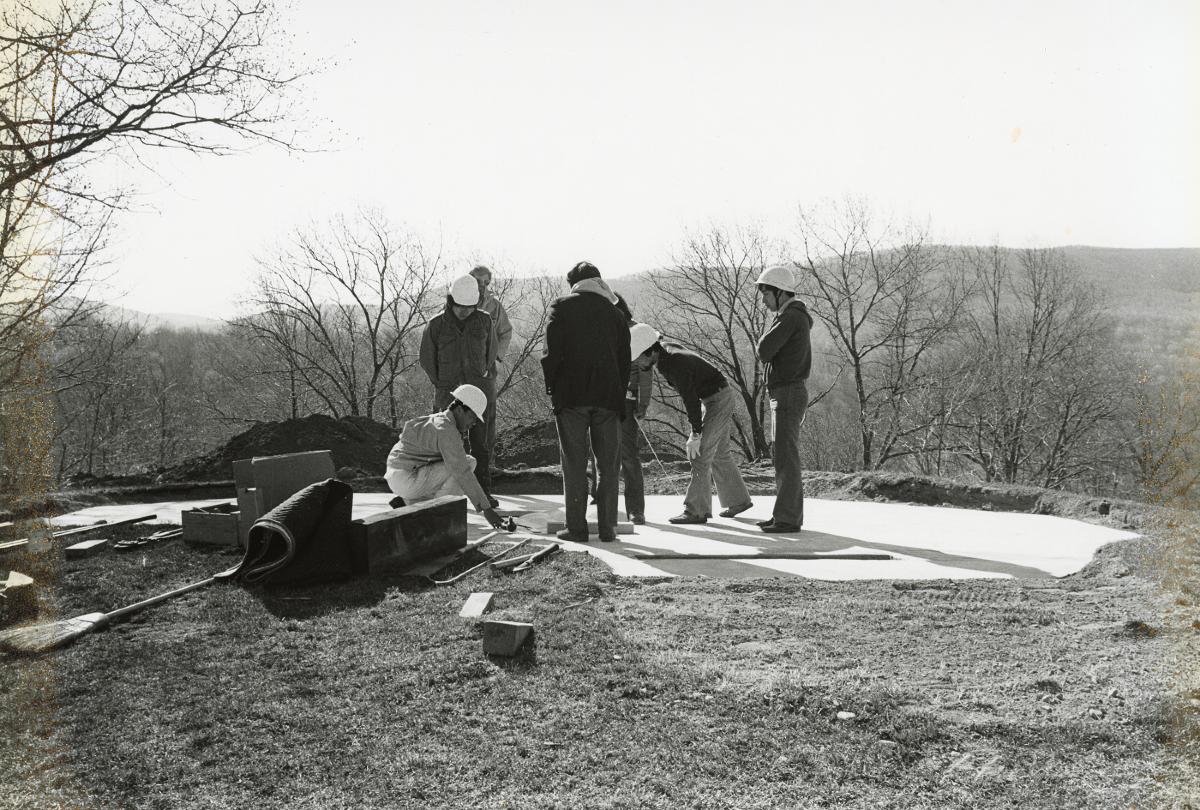Isamu Noguchi, <em>Momo Taro</em>, 1977–78 (installation view, 1978)