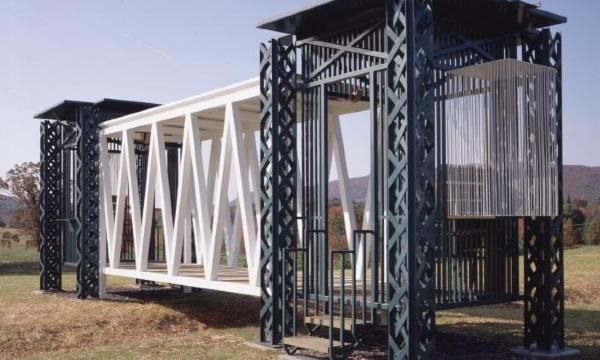 Siah Armajani,<i> Gazebo for Two Anarchists: Gabriella Antolini and Alberto Antolini</i>, 1992 (installation view)