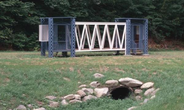 Siah Armajani<i><i>,<i> Gazebo for Two Anarchists: Gabriella Antolini and Alberto Antolini</i>, </i></i>1992 (installation view)