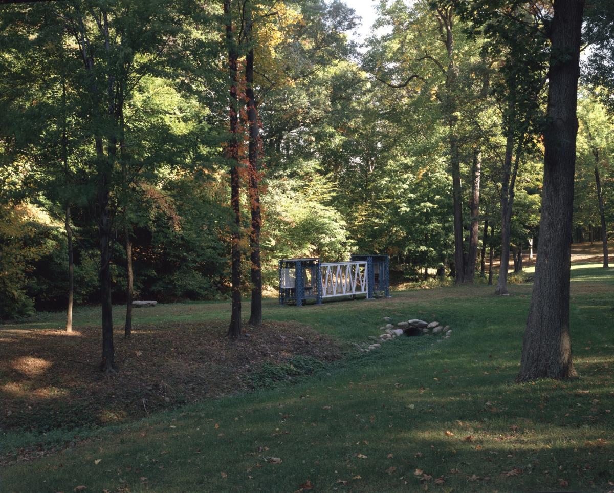 Siah Armajani<i>,<i> Gazebo for Two Anarchists: Gabriella Antolini and Alberto Antolini</i>, </i>1992 (installation view)
