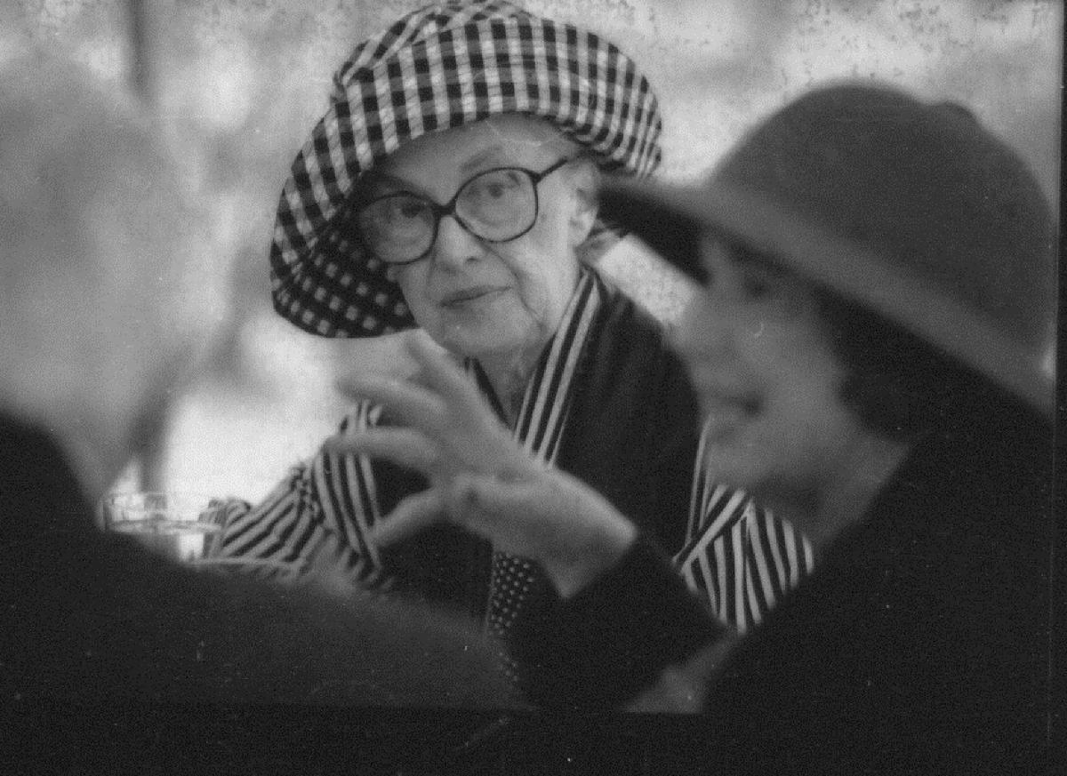  Dorothy Dehner at the<i> Siah Armajani: Recent Work</i>, May 15–October 31, 1993 (Patron/Trustee luncheon, 1993)