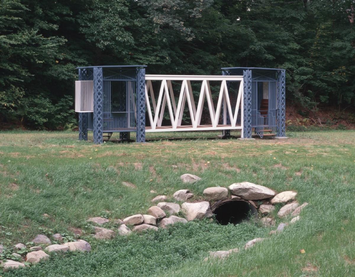 Siah Armajani<i><i>,<i> Gazebo for Two Anarchists: Gabriella Antolini and Alberto Antolini</i>, </i></i>1992 (installation view)