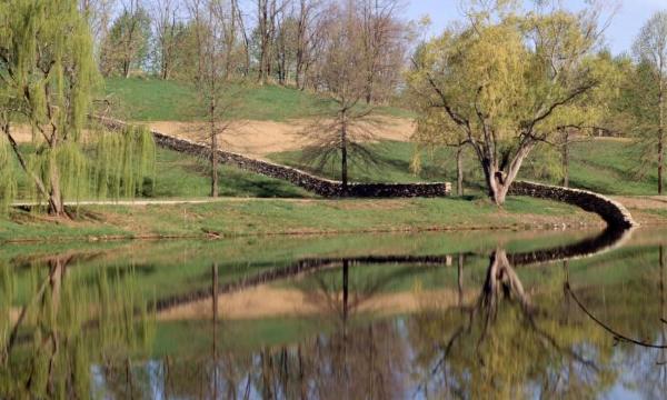 Andy Goldsworthy,&nbsp;<em>Storm King Wall,&nbsp;</em>1997-98 (installation view, 2000)