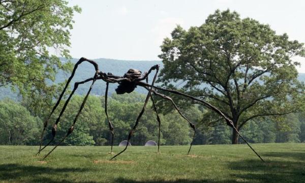 Louise Bourgeois, <em>Spider</em>, 1996 (installation view, 2007)