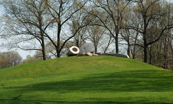 Isamu Noguchi, <em>Momo Taro</em>, 1977-78 (installation view, 2009)