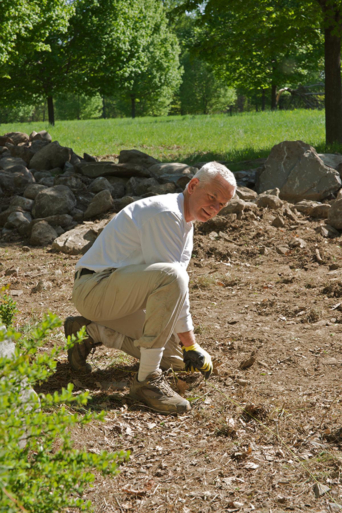 Andy Goldsworthy, <i><em>Five Men, Seventeen Days, Fifteen Boulders, One Wall, </em>2010 (installation view)</i>