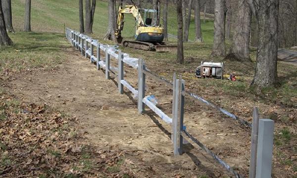 Alyson Shotz, <em>Mirror Fence</em>, 2003 (installation view, 2010)