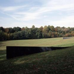 Richard Serra, <i>Schunnemunk Fork</i>, 1990&ndash;91 (installation view, 2011)
