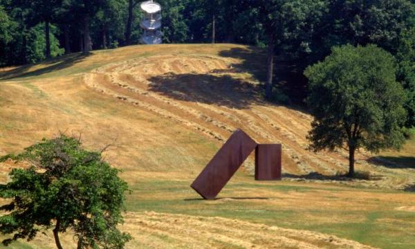 Menashe Kadishman,&nbsp;<em>Suspended, </em>1977<br />
Alice Aycock,&nbsp;<em>Three-Fold Manifestation ll, </em>1987 (installation view, 2003)