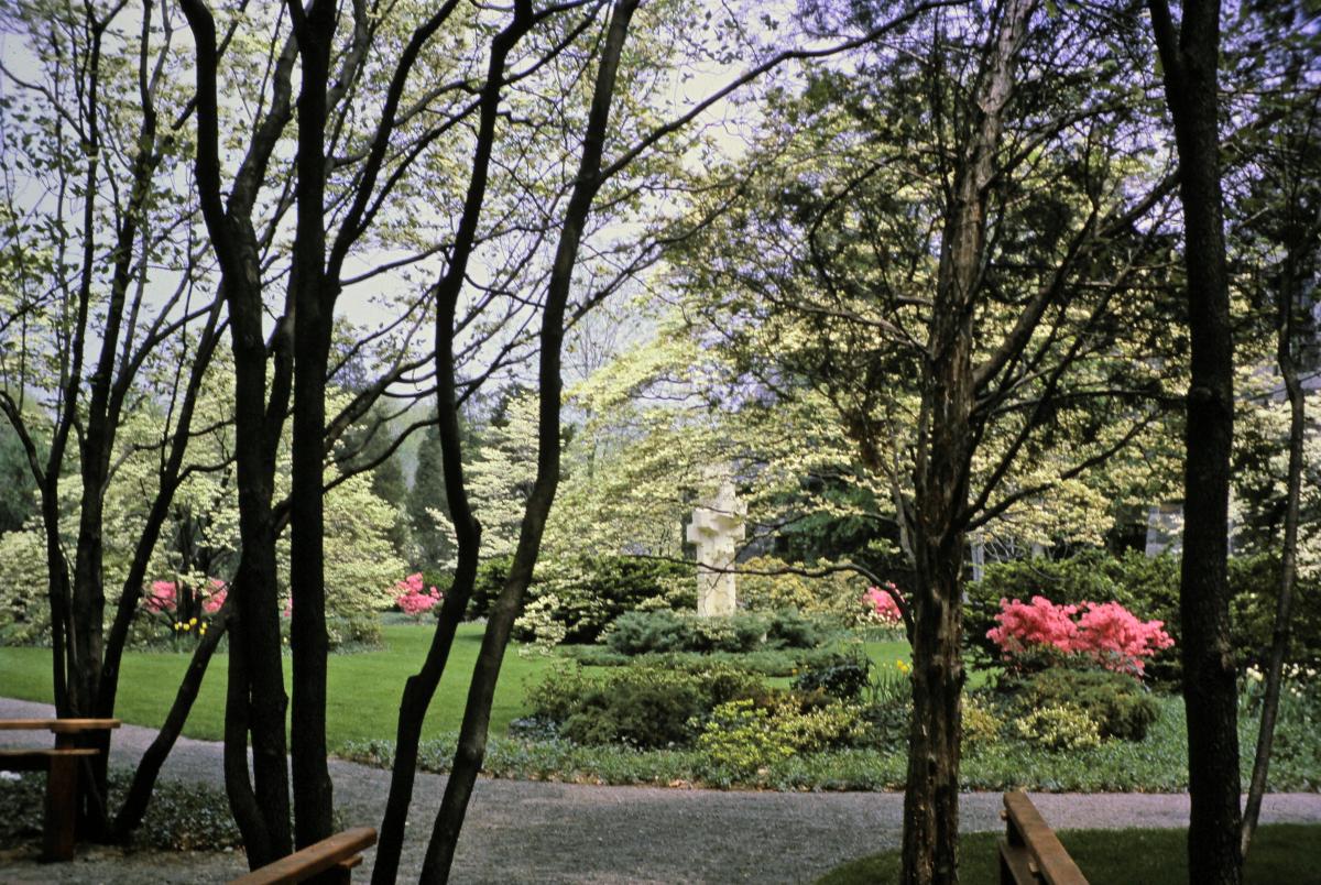 Museum Hill Garden, Storm King Art Center, August 1962<br />
Josef Pillhofer,&nbsp;<em>Man in the Quarry (Mann in Steinbruch),&nbsp;</em>1960<br />
(installation view, 1962)