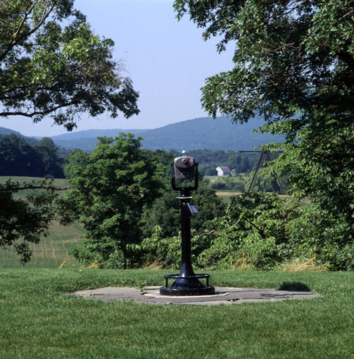 John Knight,&nbsp;<i>87&ordm;</i>, 1997&ndash;99<br />
(installation view)