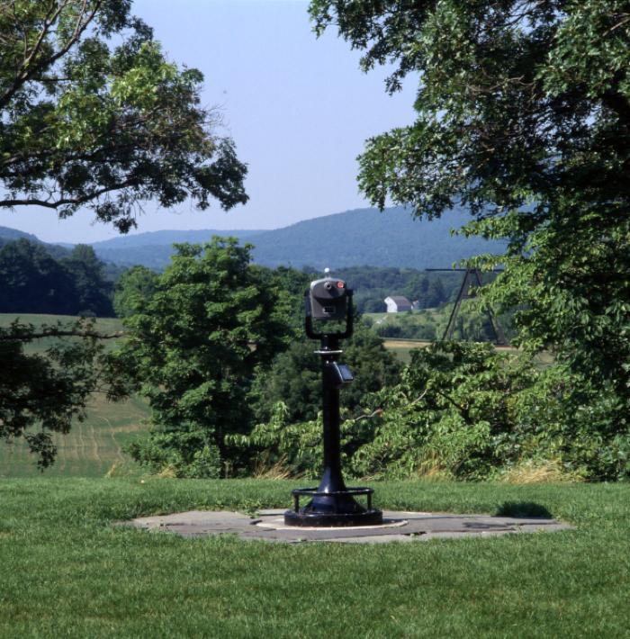 John Knight,&nbsp;<i>87&ordm;</i>, 1997&ndash;99<br />
(installation view)
