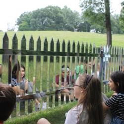 Alyson Shotz, <em>Mirror Fence</em>, 2003<br />
(refabricated, 2014) (installation view, 2017)