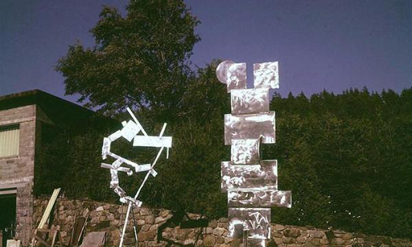 <em>25 Planes </em>(1958) and <em>XI Books III Apples</em> (1959) in the south field at Bolton Landing, NY, 1959