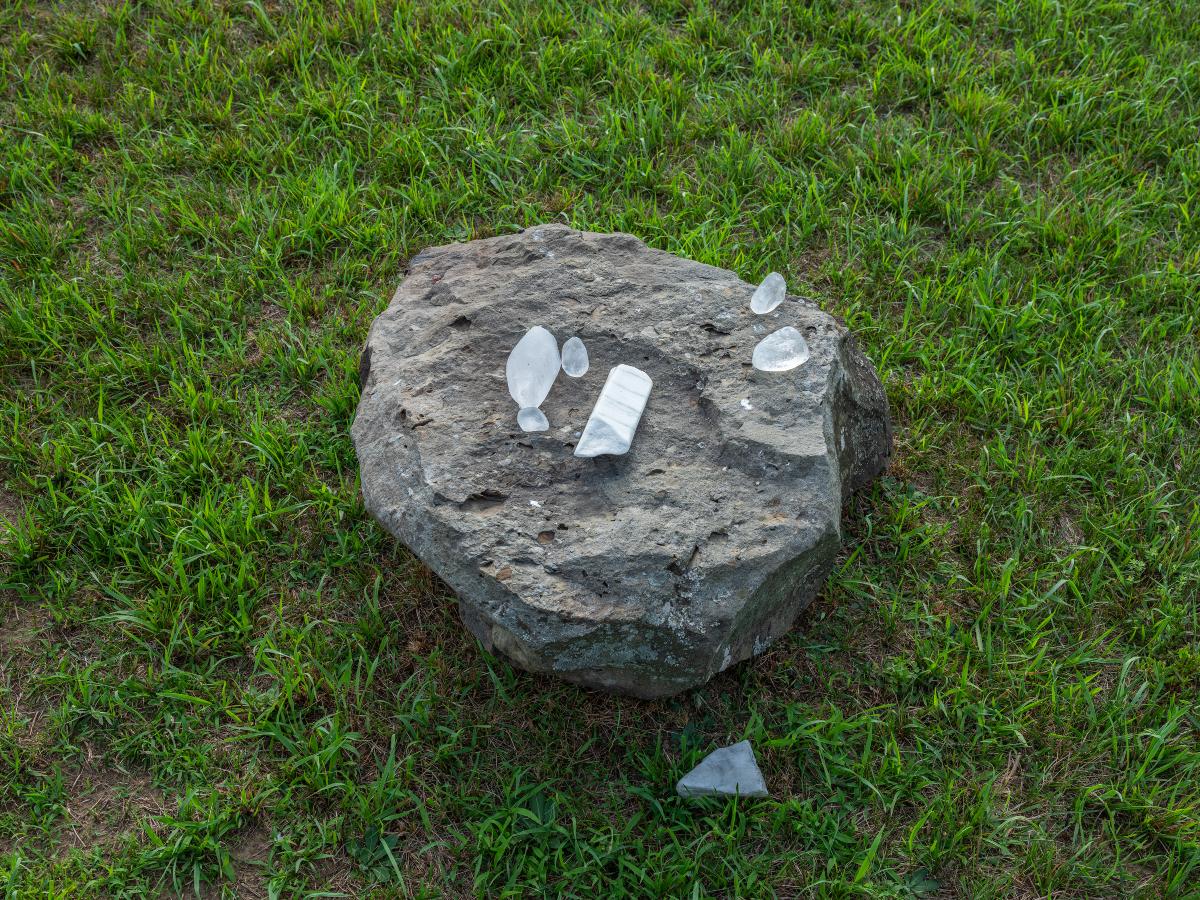Martha Tuttle, <em>A stone that thinks of Enceladus,&nbsp;</em>2020<br />
(installation view, 2020)