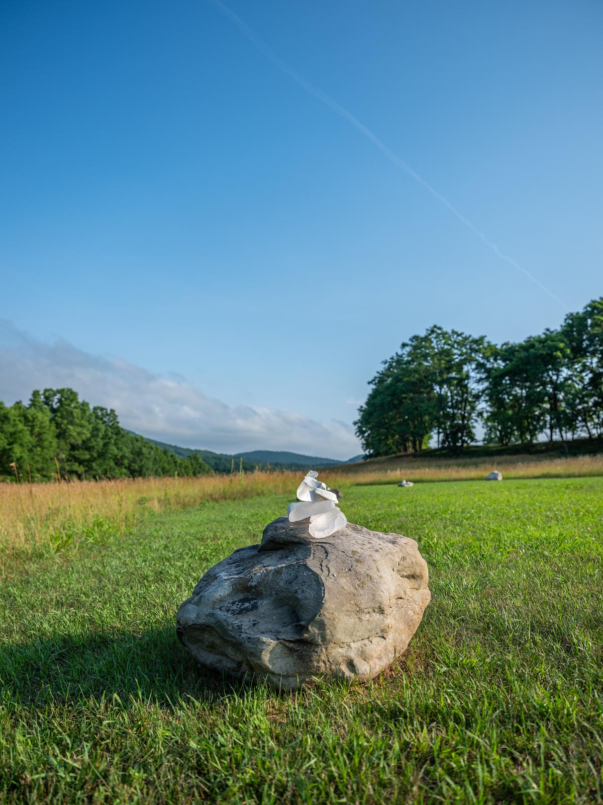 Martha Tuttle, <em>A stone that thinks of Enceladus,&nbsp;</em>2020<br />
(installation view, 2020)